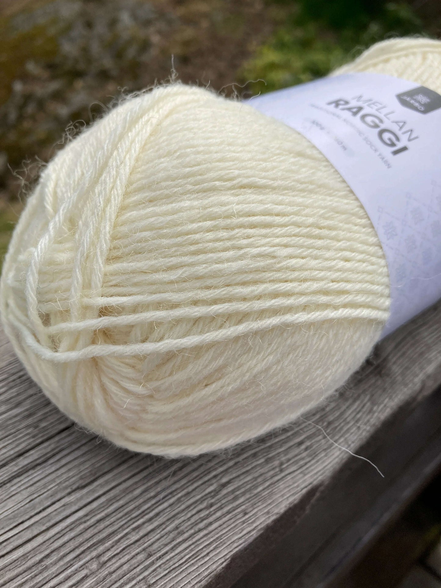 Mellanraggi 28201 naturhvit - Strikkedrøm