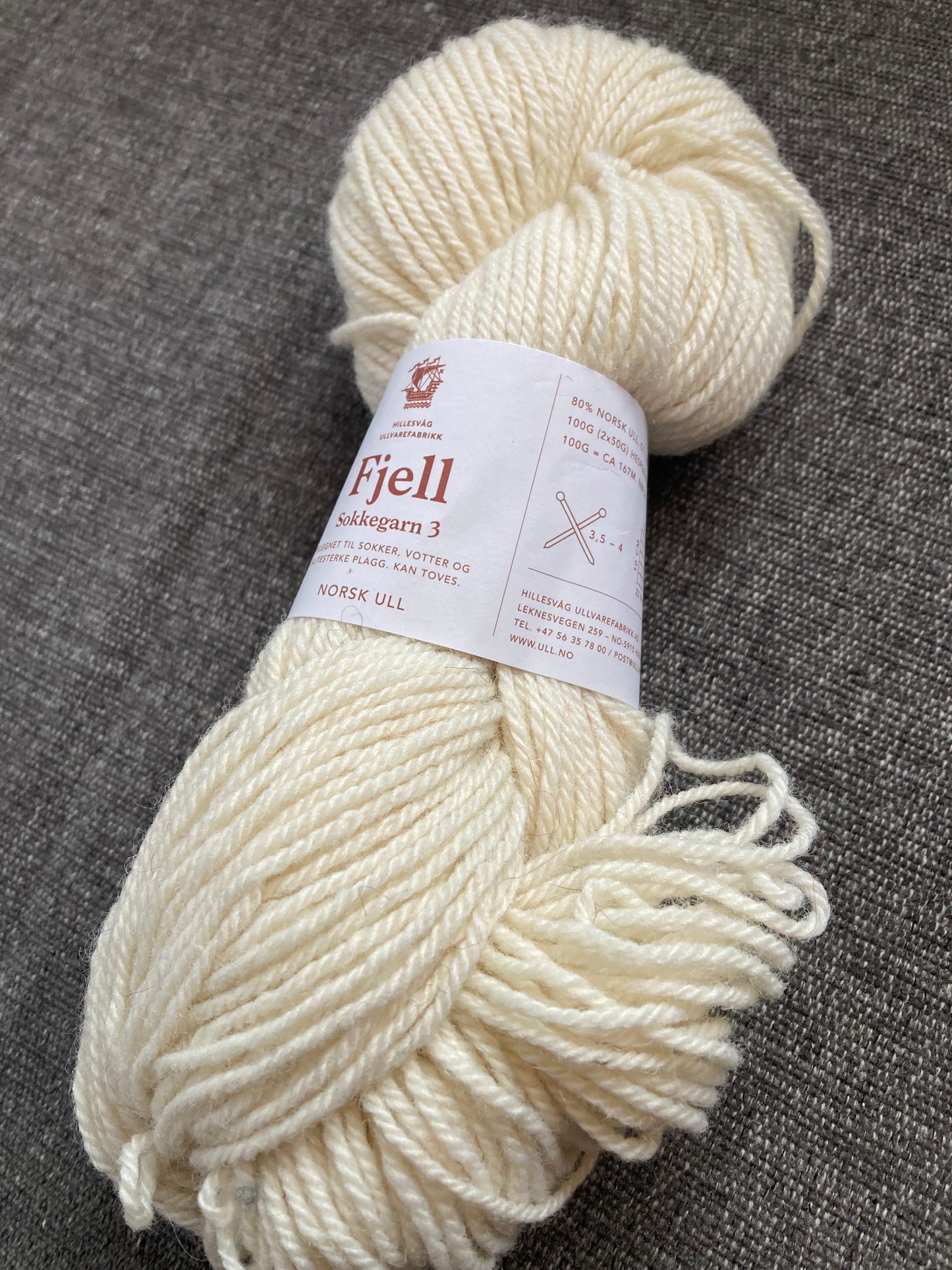 Fjell sokkegarn ubleka hvit nr 100