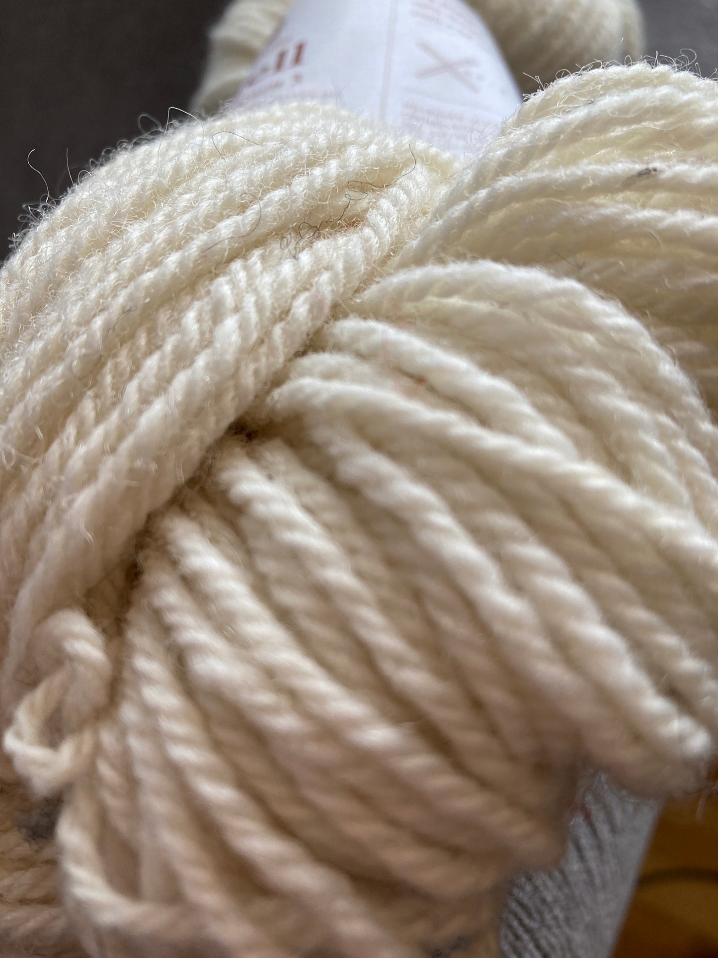 Fjell sokkegarn ubleka hvit nr 100