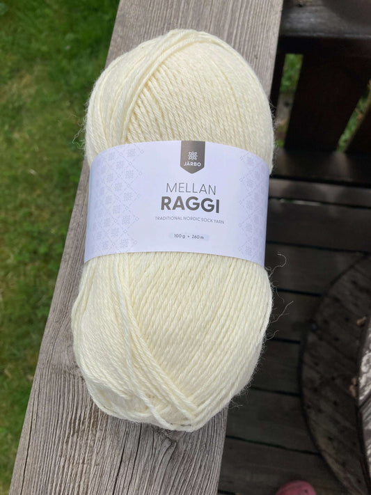 Mellanraggi 28201 naturhvit - Strikkedrøm